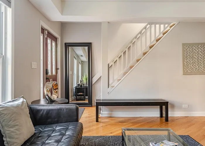 Stunning Home, Epic Game Room, Prime Location * Chicago
