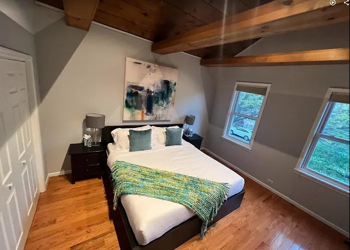 Stunning Home, Epic Game Room, Prime Location Chicago