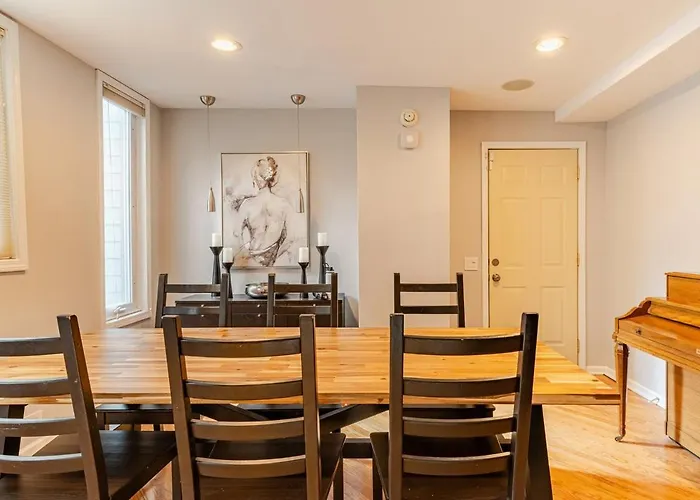 Stunning Home, Epic Game Room, Prime Location * Chicago