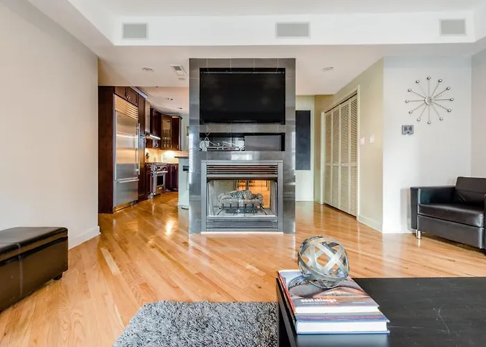Stunning Home, Epic Game Room, Prime Location Villa *