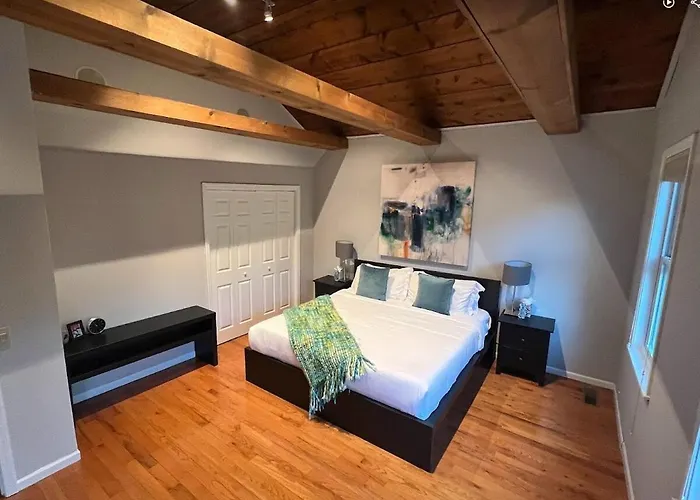Villa Stunning Home, Epic Game Room, Prime Location Chicago