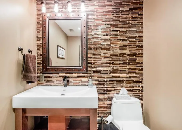Stunning Home, Epic Game Room, Prime Location * Chicago