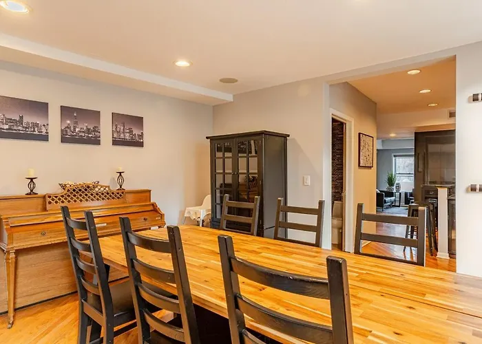 Stunning Home, Epic Game Room, Prime Location * Chicago