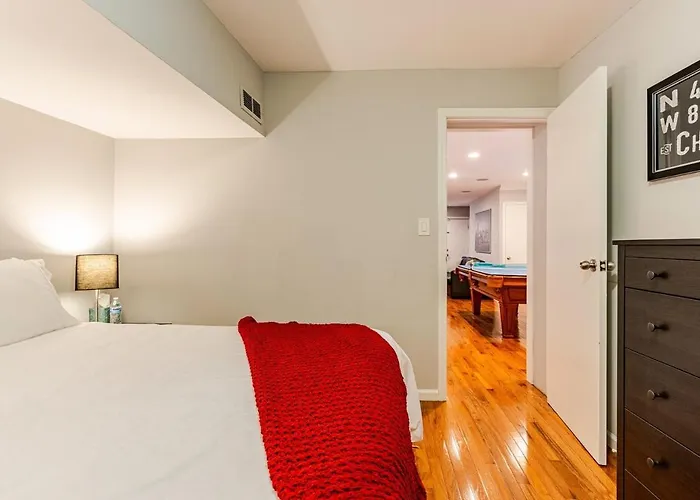 Stunning Home, Epic Game Room, Prime Location Villa