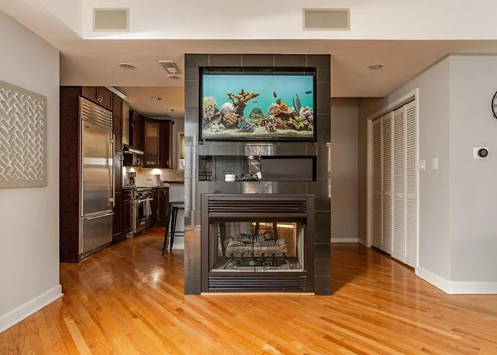 Stunning Home, Epic Game Room, Prime Location Villa *