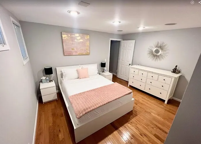 Stunning Home, Epic Game Room, Prime Location Chicago