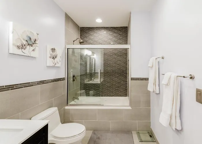 Stunning Home, Epic Game Room, Prime Location * Chicago