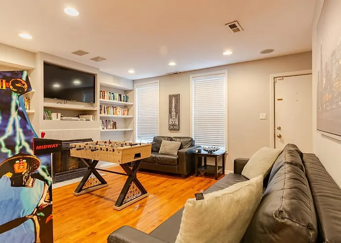 Villa Stunning Home, Epic Game Room, Prime Location Chicago