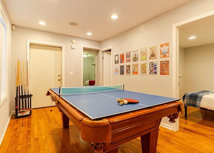 Stunning Home, Epic Game Room, Prime Location Chicago