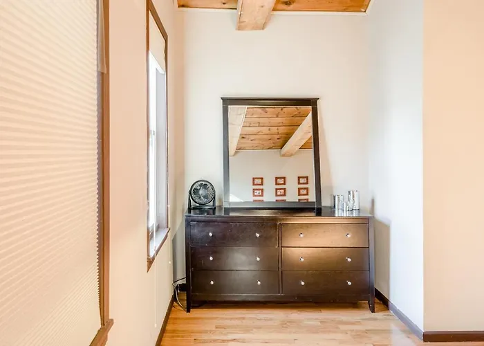 Stunning Home, Epic Game Room, Prime Location * Chicago