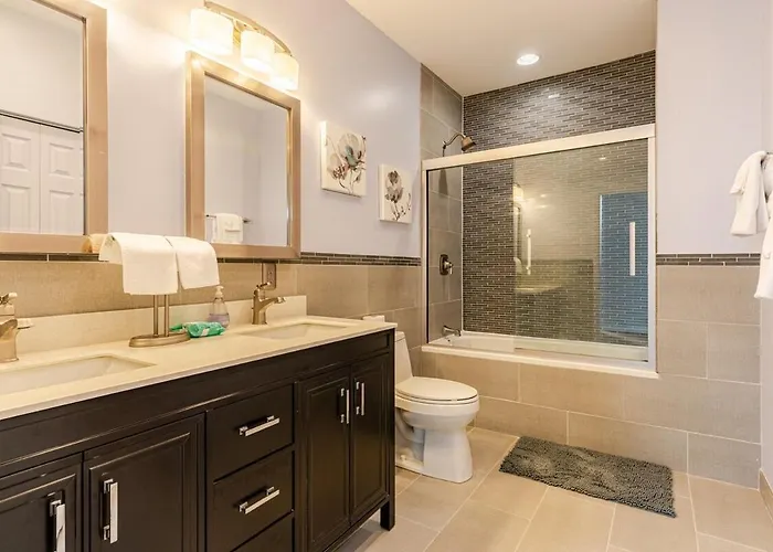 Stunning Home, Epic Game Room, Prime Location * Chicago