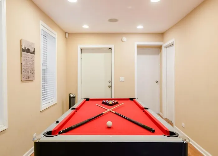 Villa Stunning Home, Epic Game Room, Prime Location Chicago