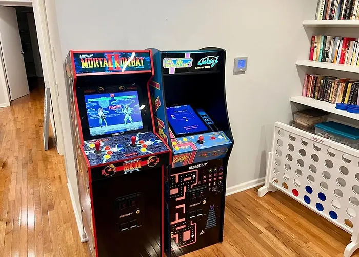 Stunning Home, Epic Game Room, Prime Location Villa *