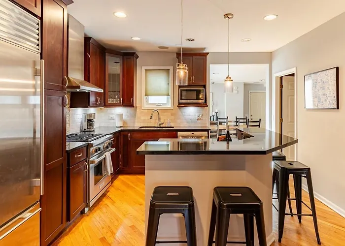 Stunning Home, Epic Game Room, Prime Location Villa Chicago